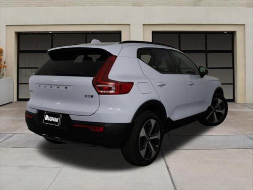 2025 Volvo XC40 B5 Plus Dark Theme