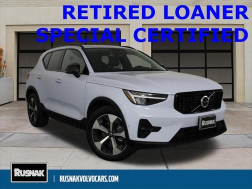 2025 Volvo XC40 B5 Plus Dark Theme