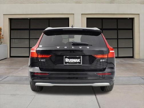 2025 Volvo V60 Cross Country B5 Plus