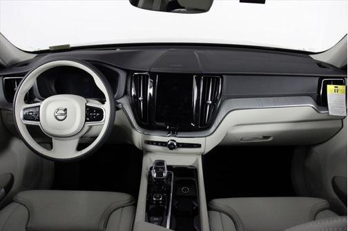 2025 Volvo XC60 Plug-In Hybrid T8 Ultra