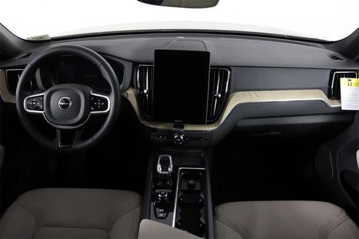 2026 Volvo XC60 B5 Plus