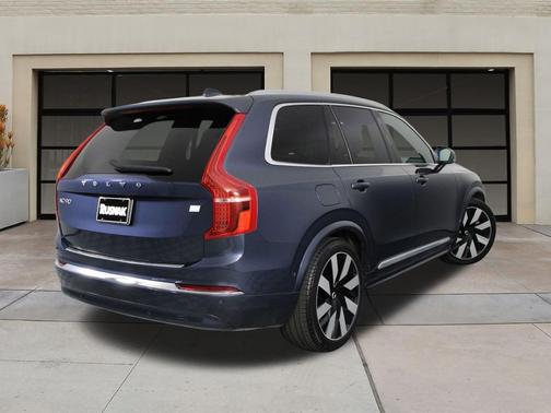 2024 Volvo XC90 Recharge Plug-In Hybrid T8 Ultimate Bright Theme 7-Seater