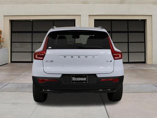 2026 Volvo XC40 B5 Plus