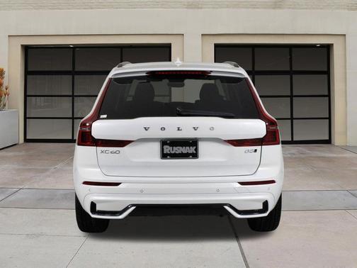 Crystal White Metallic 2026 Volvo XC60 B5 Ultra