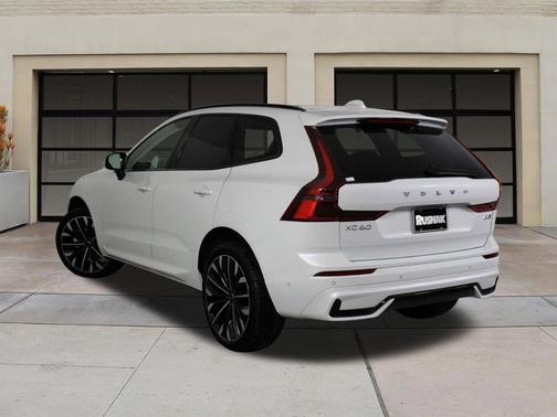 Crystal White Metallic 2026 Volvo XC60 B5 Ultra