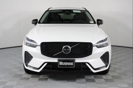 Crystal White Metallic 2026 Volvo XC60 B5 Ultra