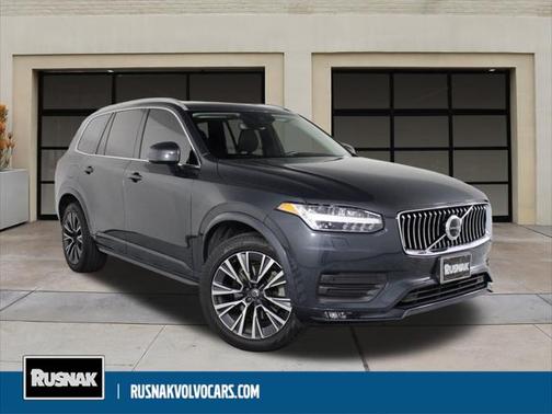 2022 Volvo XC90 T6 Momentum
