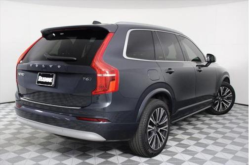 2022 Volvo XC90 T6 Momentum
