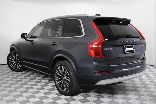 2022 Volvo XC90 T6 Momentum