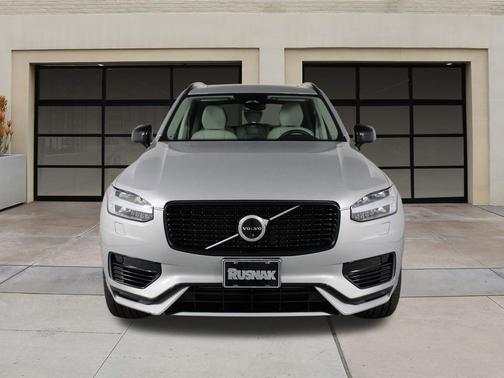 2023 Volvo XC90 Recharge Plug-In Hybrid T8 Plus Dark Theme 7-Seater