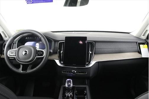 2025 Volvo XC90 B6 Plus 7-Seater