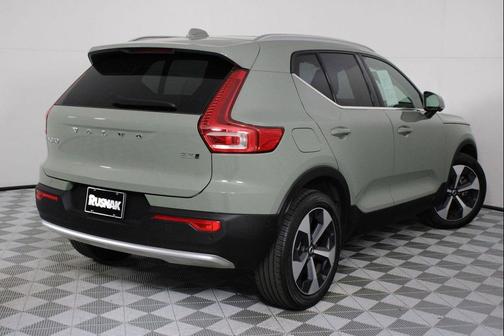 2025 Volvo XC40 B5 Plus Bright Theme