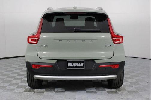 2025 Volvo XC40 B5 Plus Bright Theme