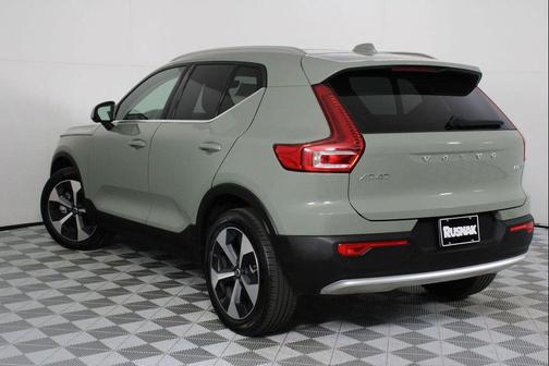 2025 Volvo XC40 B5 Plus Bright Theme