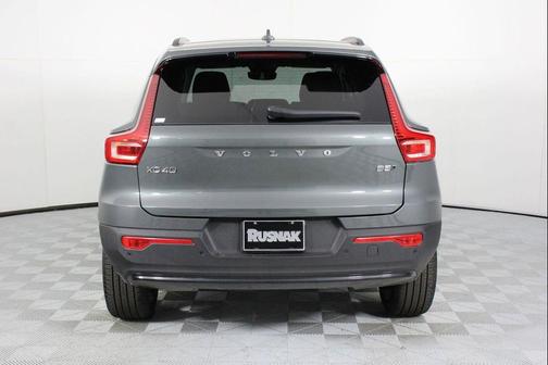 Forest Lake 2026 Volvo XC40 Ultra, B5 AWD Gas (mild hybrid), Dark
