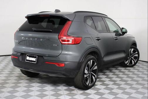 Forest Lake 2026 Volvo XC40 Ultra, B5 AWD Gas (mild hybrid), Dark