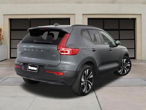 Forest Lake 2026 Volvo XC40 Ultra, B5 AWD Gas (mild hybrid), Dark