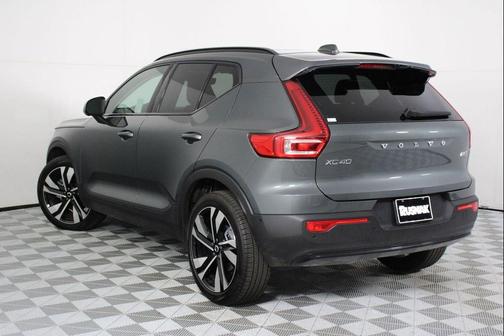 Forest Lake 2026 Volvo XC40 Ultra, B5 AWD Gas (mild hybrid), Dark