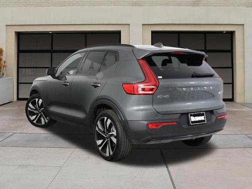 Forest Lake 2026 Volvo XC40 Ultra, B5 AWD Gas (mild hybrid), Dark
