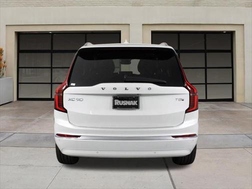 2025 Volvo XC90 Plug-In Hybrid T8 Plus 7-Seater