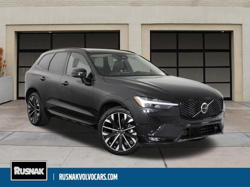 Onyx Black Metallic 2026 Volvo XC60 B5 Ultra
