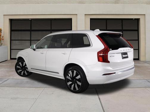 Crystal White 2023 Volvo XC90 Ultimate
