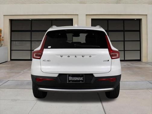 2025 Volvo XC40 B5 Plus Bright Theme