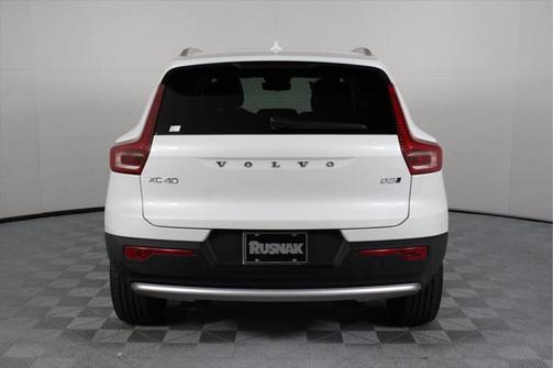 2025 Volvo XC40 B5 Plus Bright Theme