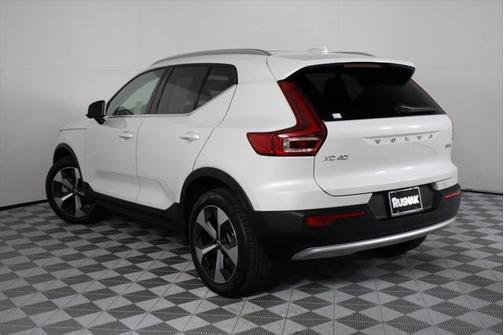 2025 Volvo XC40 B5 Plus Bright Theme