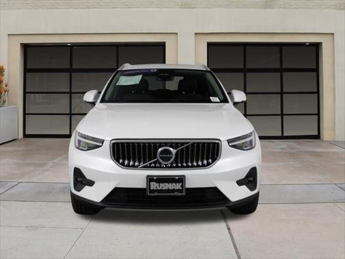 2025 Volvo XC40 B5 Plus Bright Theme