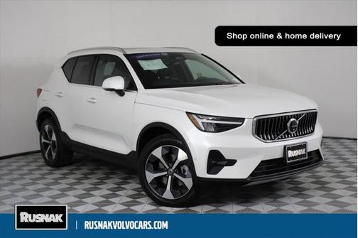 2025 Volvo XC40 B5 Plus Bright Theme