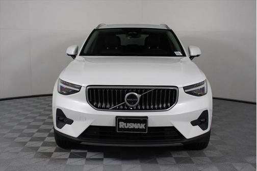 2025 Volvo XC40 B5 Plus Bright Theme