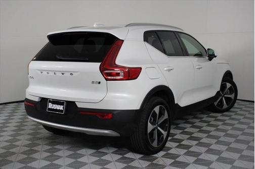 2025 Volvo XC40 B5 Plus Bright Theme