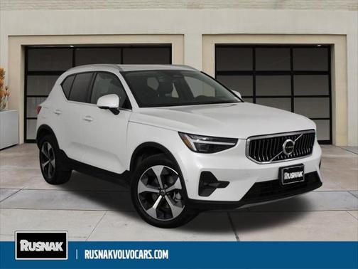 2025 Volvo XC40 B5 Plus Bright Theme