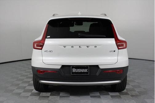 2025 Volvo XC40 B5 Plus Bright Theme