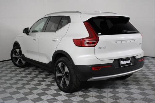 2025 Volvo XC40 B5 Plus Bright Theme