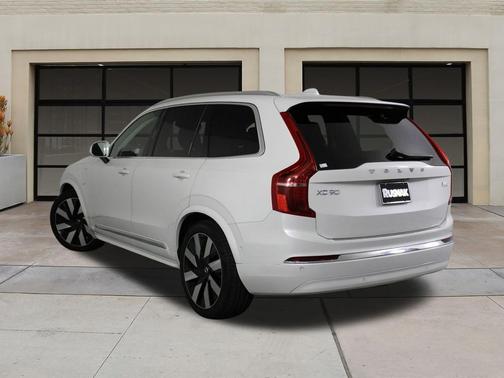 2023 Volvo XC90 Recharge Plug-In Hybrid T8 Ultimate 6-Seater