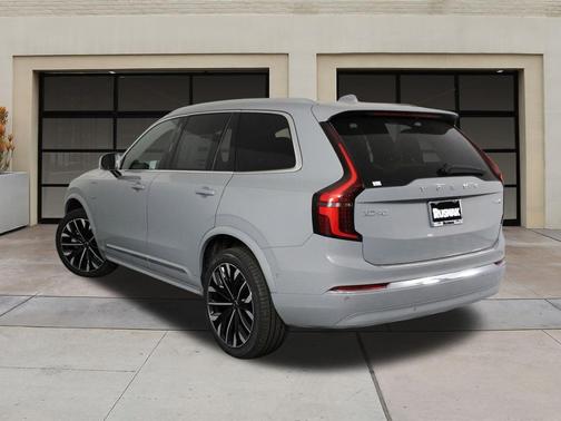 2026 Volvo XC90 Plug-In Hybrid T8 Plus 7-Seater