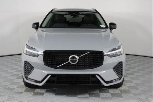 Vapour Gray Metallic 2025 Volvo XC60 B5 Core