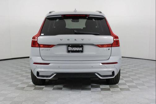 Vapour Gray Metallic 2025 Volvo XC60 B5 Core