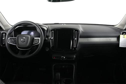 2026 Volvo XC40 B4 Core