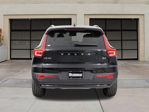 2026 Volvo XC40 B4 Core