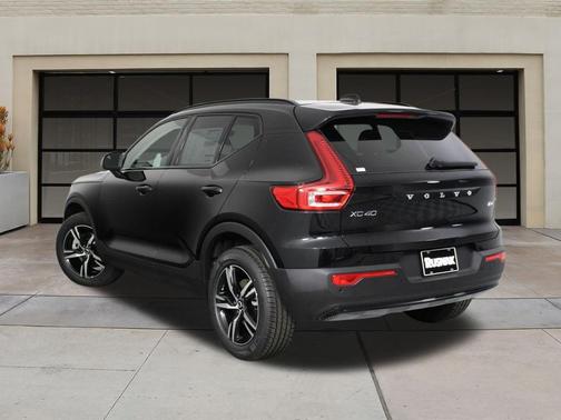 2026 Volvo XC40 B4 Core