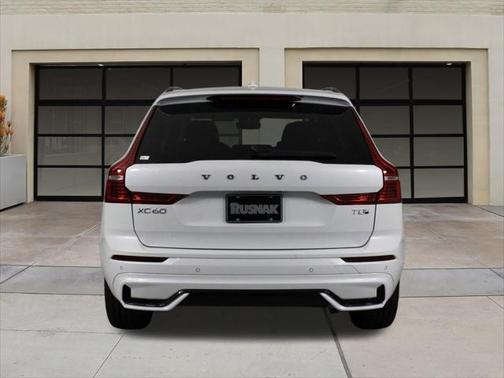2025 Volvo XC60 Plug-In Hybrid T8 Plus