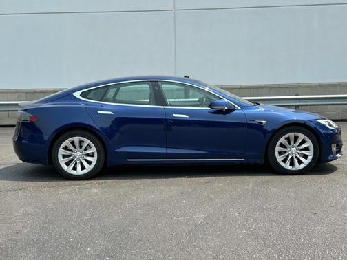2017 Tesla Model S 90D