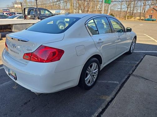 2015 INFINITI Q40 Base