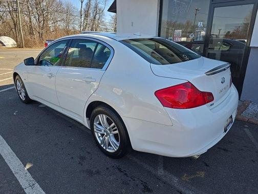 2015 INFINITI Q40 Base