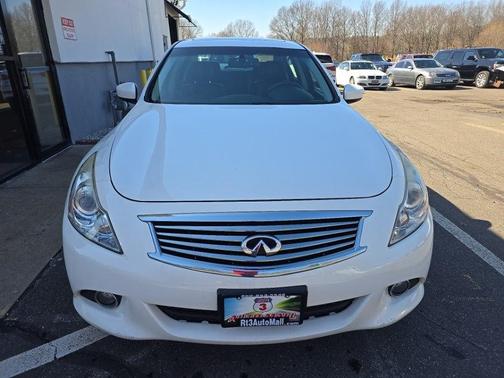 2015 INFINITI Q40 Base