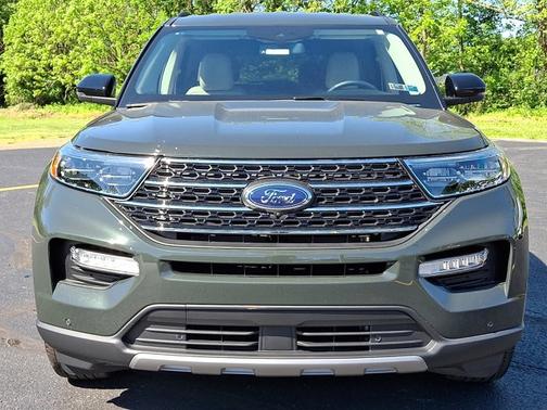 FORGED GREEN METALLIC 2024 Ford Explorer XLT
