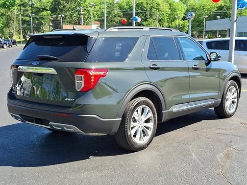 FORGED GREEN METALLIC 2024 Ford Explorer XLT